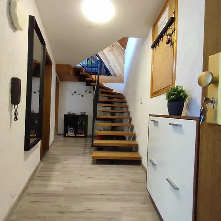 Innenstadt Mit Dachterasse, Grill, Bis 8 Personen, 3 Sz